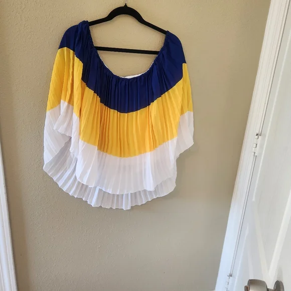 Ashley Stewart blue, gold, & white blouse. Size 18/20. Can be worn off s… - Picture 5 of 8